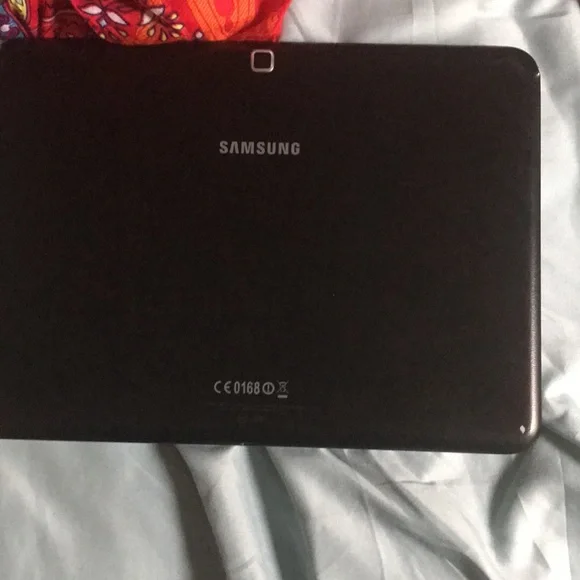 I am selling a Samsung galaxy tabletw/charger and Chromebook laptop w/charger